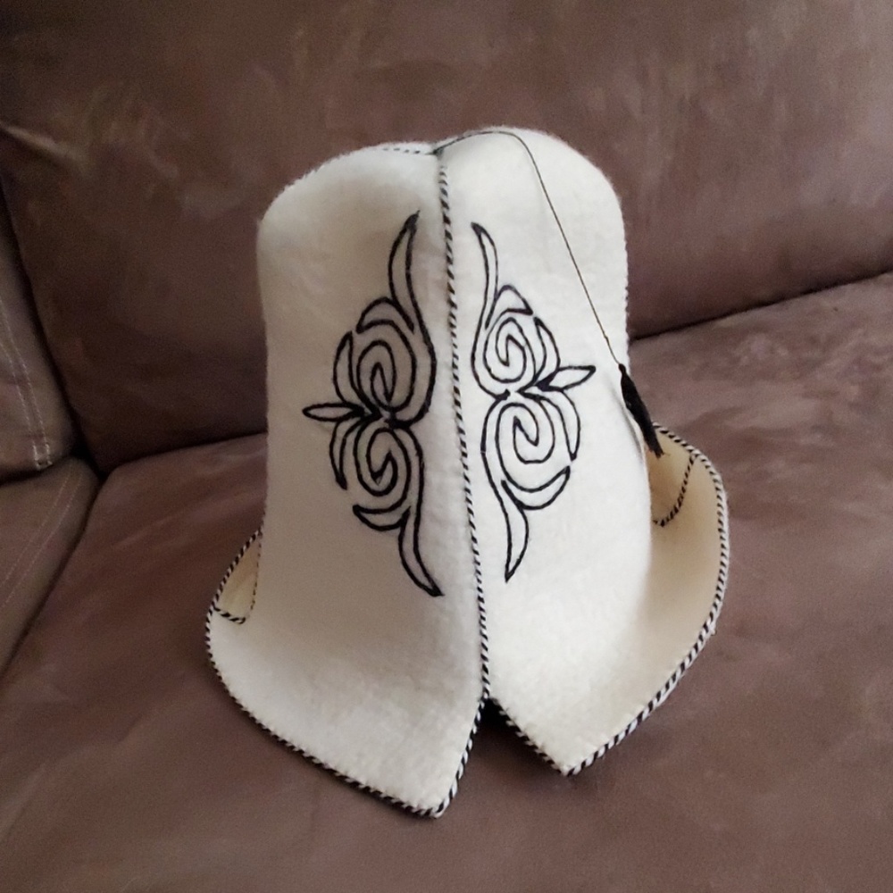 Vintage Women's Robin Hood Felt Hat
